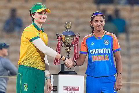 Harmanpreet Kaur and Laura Wolvaardt with the series trophy